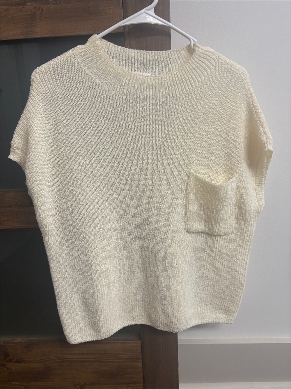 Blu Pepper Cream Short Sleeve Knit Pullover with Pocket